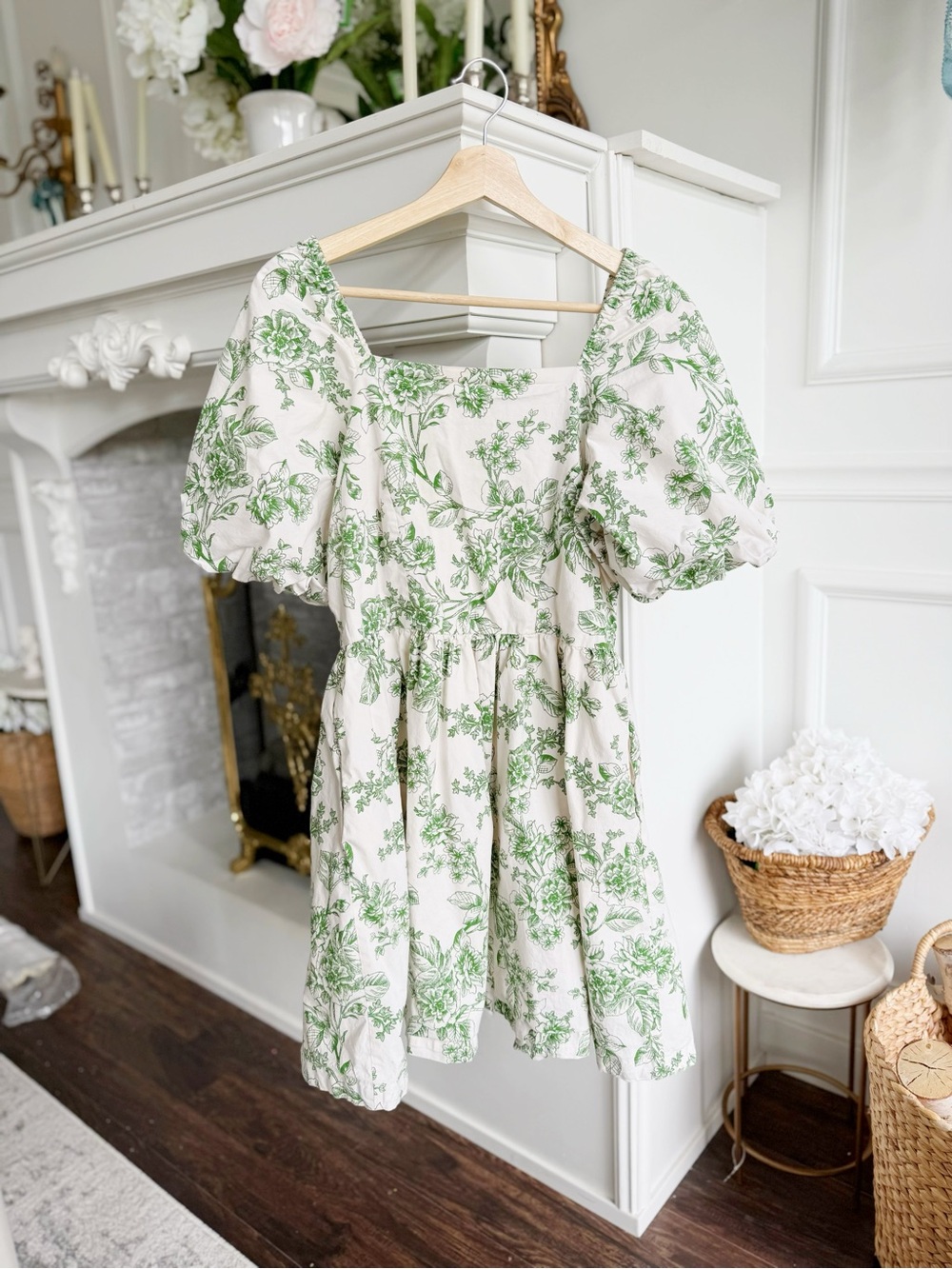 Rachel Parcell white and green floral print puff sleeve dress, like new.